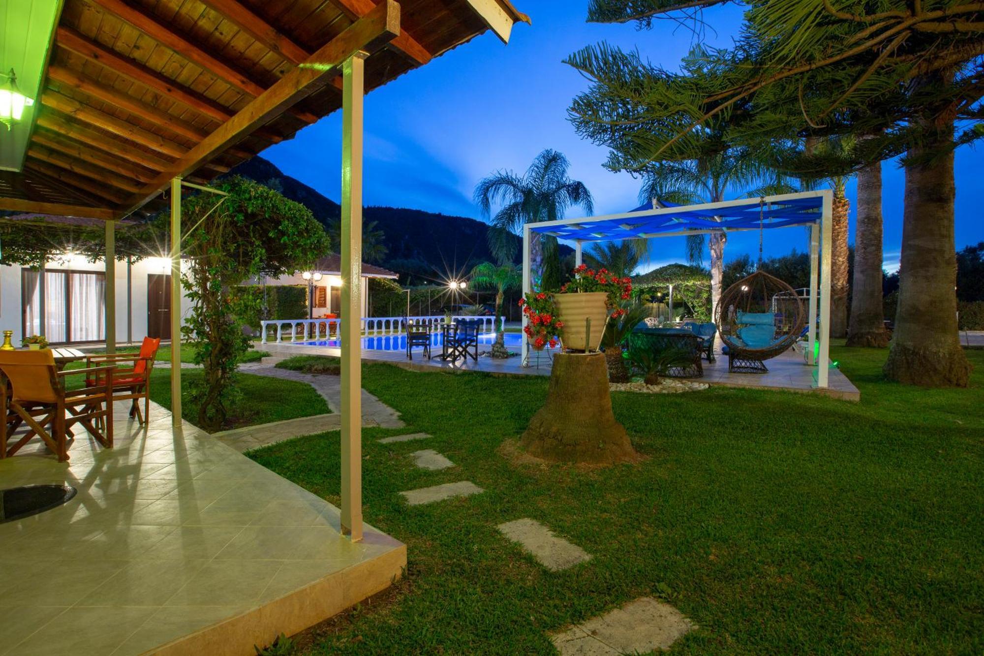 Villa Dimitris Apartments & Bungalows Frinion ภายนอก รูปภาพ