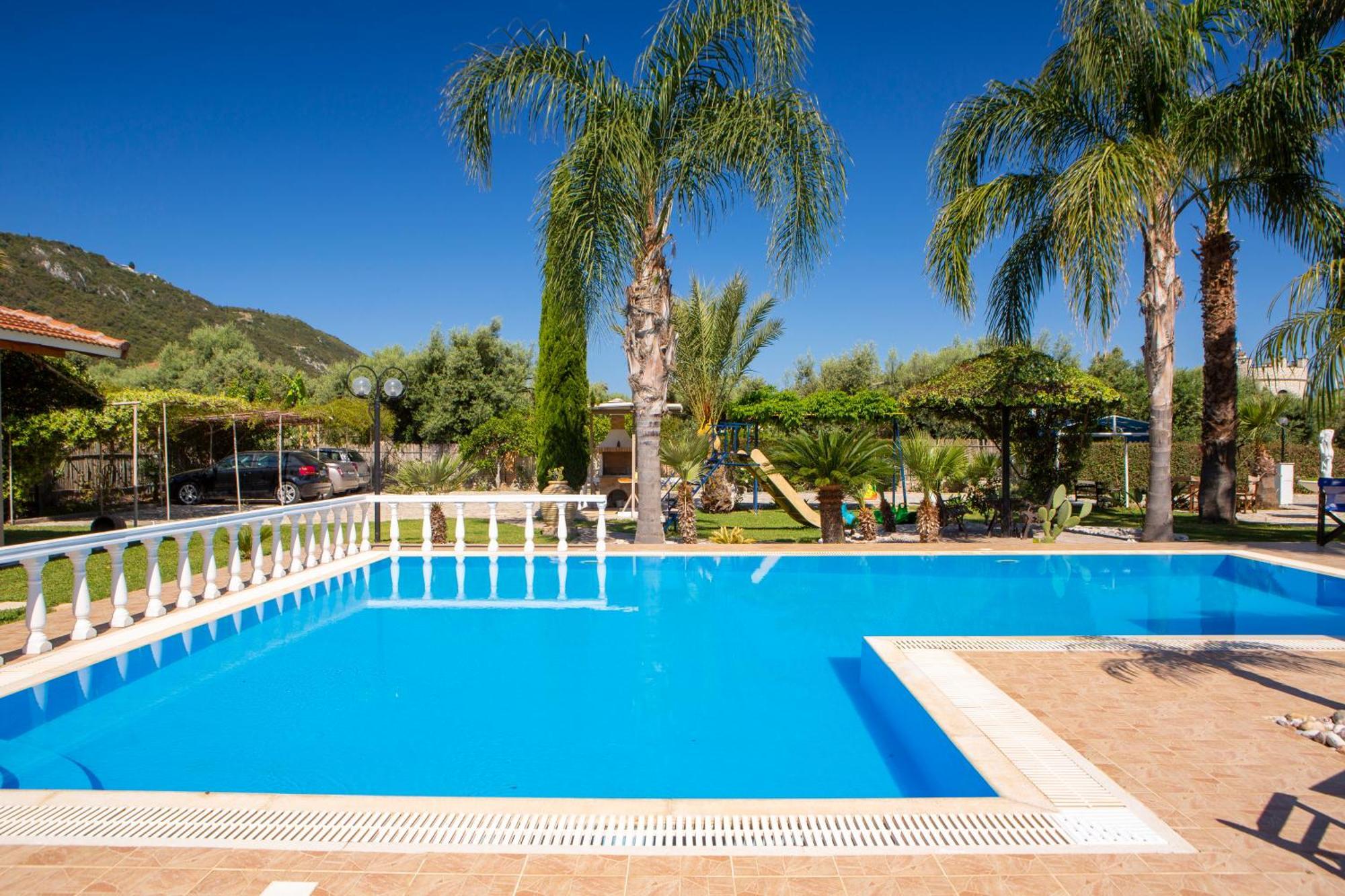 Villa Dimitris Apartments & Bungalows Frinion ภายนอก รูปภาพ