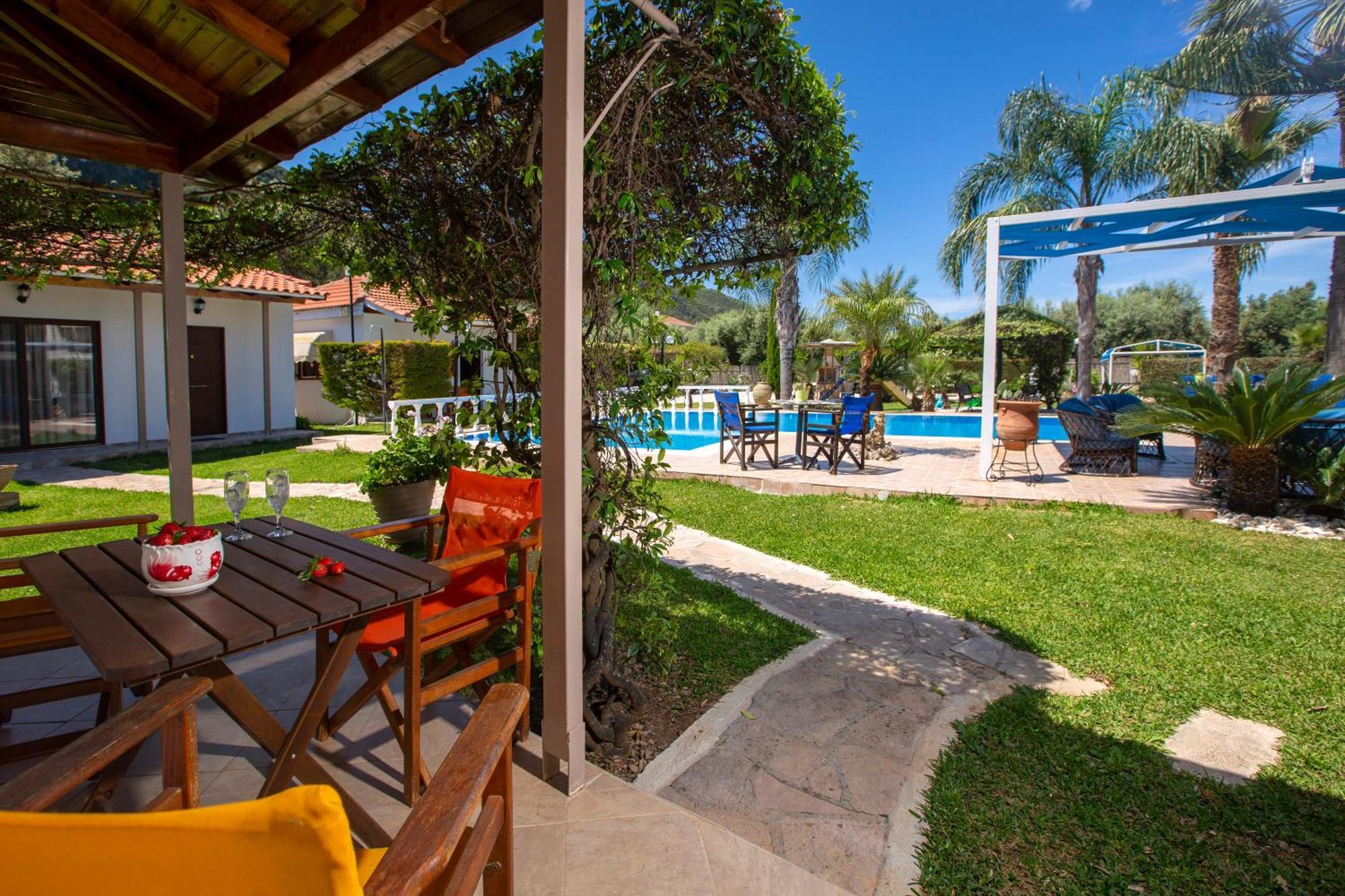 Villa Dimitris Apartments & Bungalows Frinion ภายนอก รูปภาพ