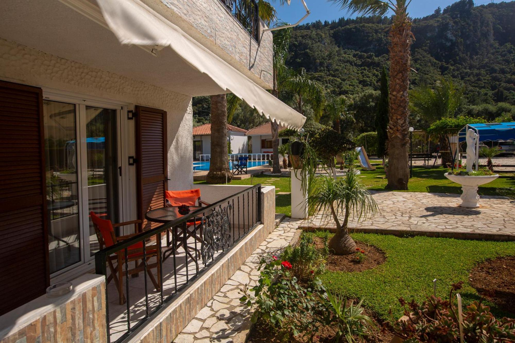 Villa Dimitris Apartments & Bungalows Frinion ภายนอก รูปภาพ