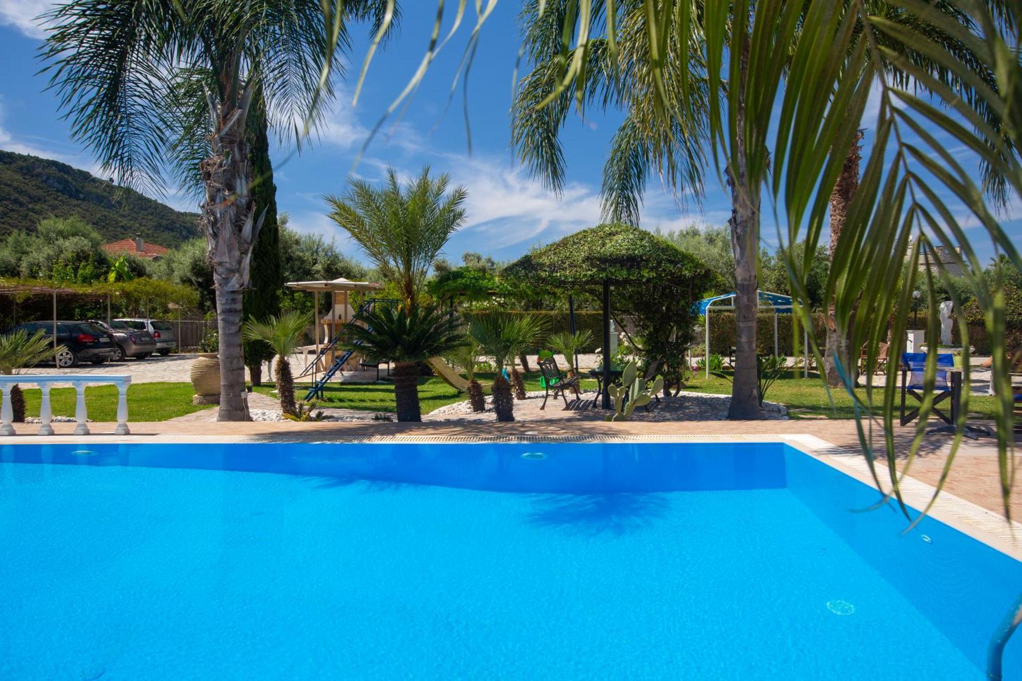 Villa Dimitris Apartments & Bungalows Frinion ภายนอก รูปภาพ