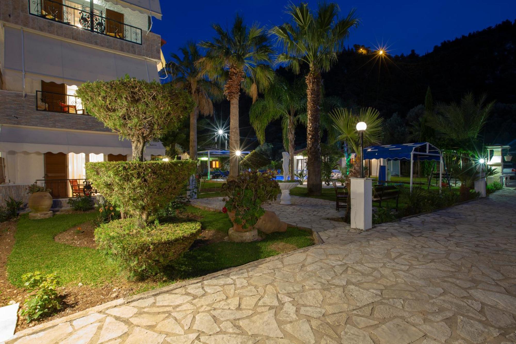 Villa Dimitris Apartments & Bungalows Frinion ภายนอก รูปภาพ