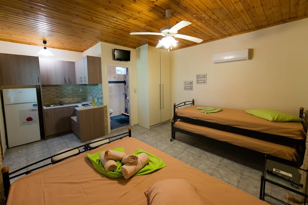 Villa Dimitris Apartments & Bungalows Frinion ภายนอก รูปภาพ