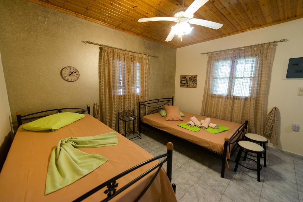 Villa Dimitris Apartments & Bungalows Frinion ภายนอก รูปภาพ