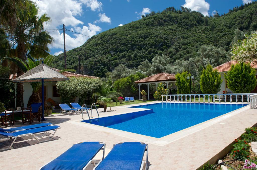 Villa Dimitris Apartments & Bungalows Frinion ภายนอก รูปภาพ
