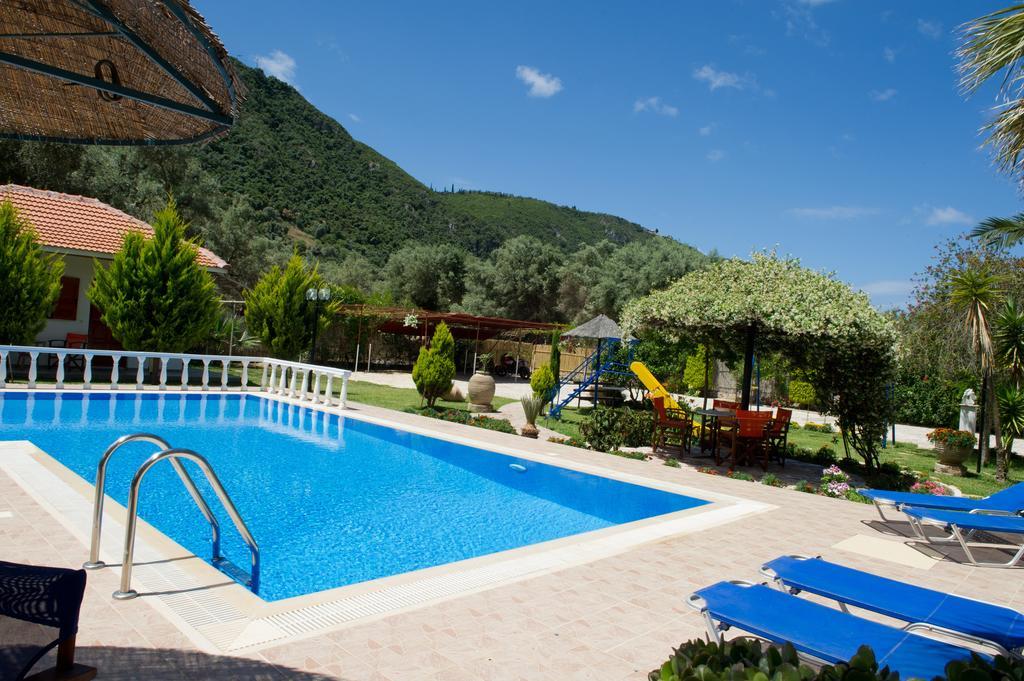 Villa Dimitris Apartments & Bungalows Frinion ภายนอก รูปภาพ